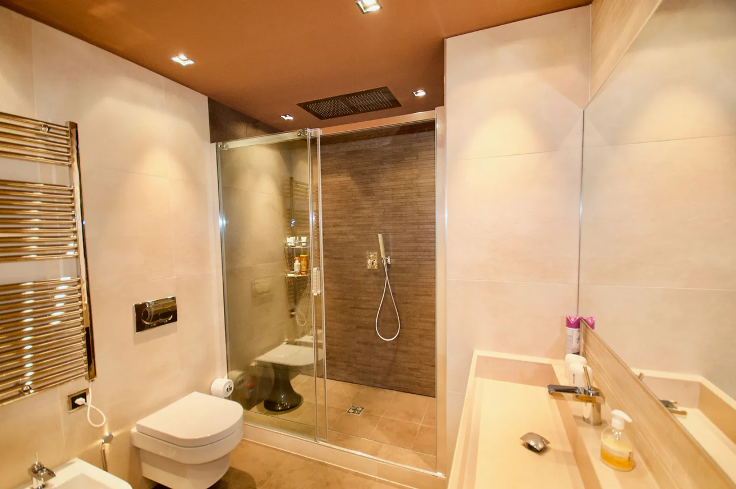 «Modernes Luxus-Duplex-Penthouse mit atemberaubendem Blick auf den Luganersee» - Foto 14 von 18