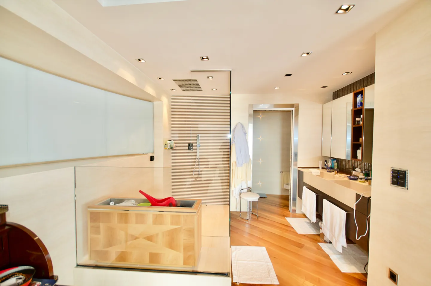 «Modernes Luxus-Duplex-Penthouse mit atemberaubendem Blick auf den Luganersee» - Foto 17 von 18