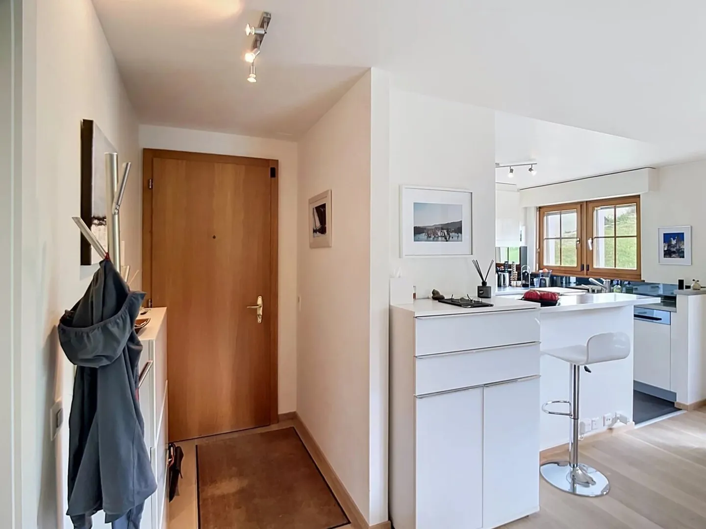 Appartamento 2,5 locali con terrazza di 38 m2 - Vista lago - Foto 4 di 12