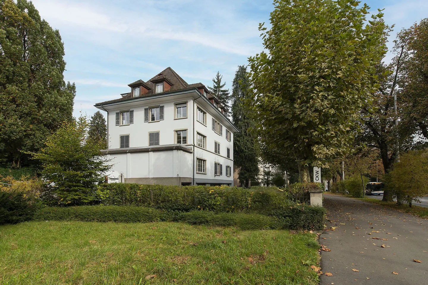 Your office space with optimal connections and urban environment - Photo 2 of 8