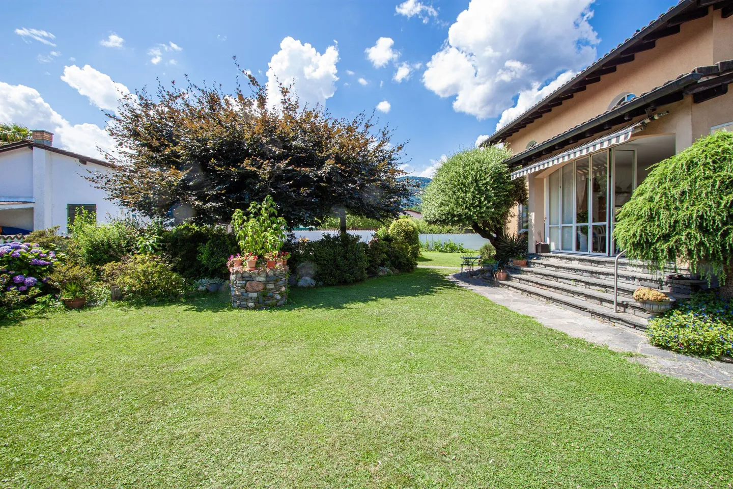 Incantevole villa con piscina e grande giardino - Foto 2 di 22