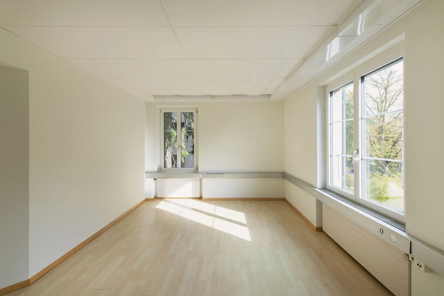 Your office space with optimal connections and urban environment - Photo 3 of 8