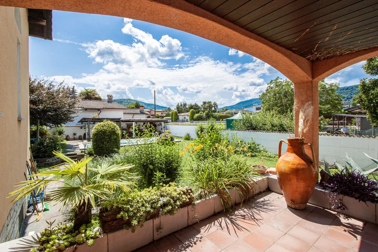 Incantevole villa con piscina e grande giardino - Foto 3 di 22