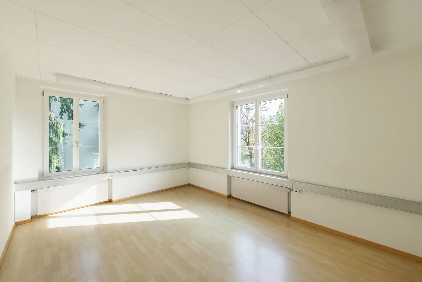 Your office space with optimal connections and urban environment - Photo 6 of 8