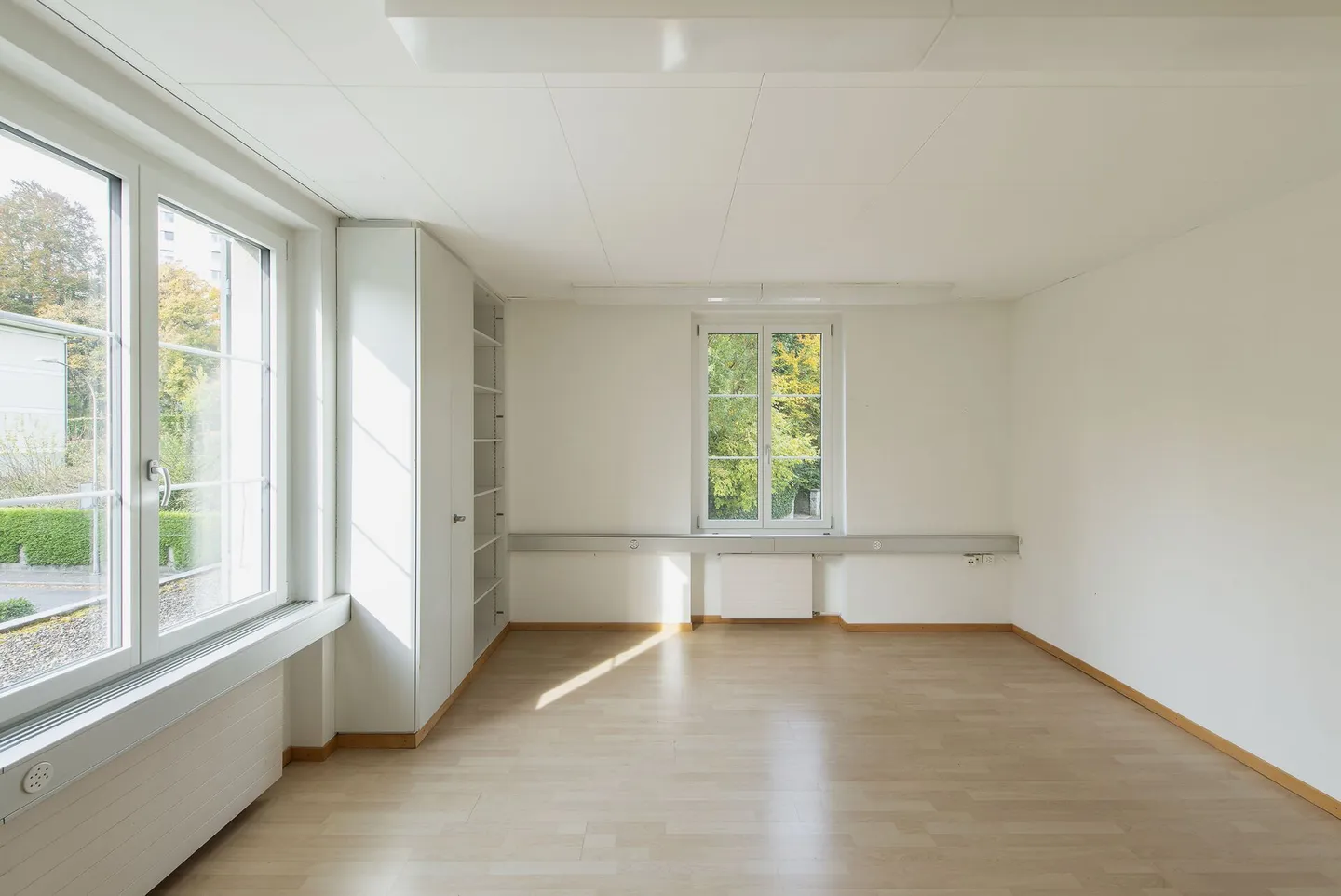 Your office space with optimal connections and urban environment - Photo 7 of 8