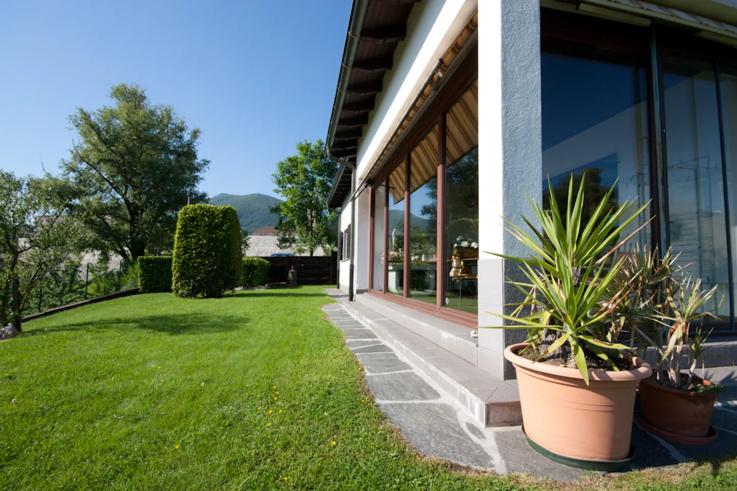 Villa élégante dans un emplacement calme et ensoleillé - Photo 5 sur 10