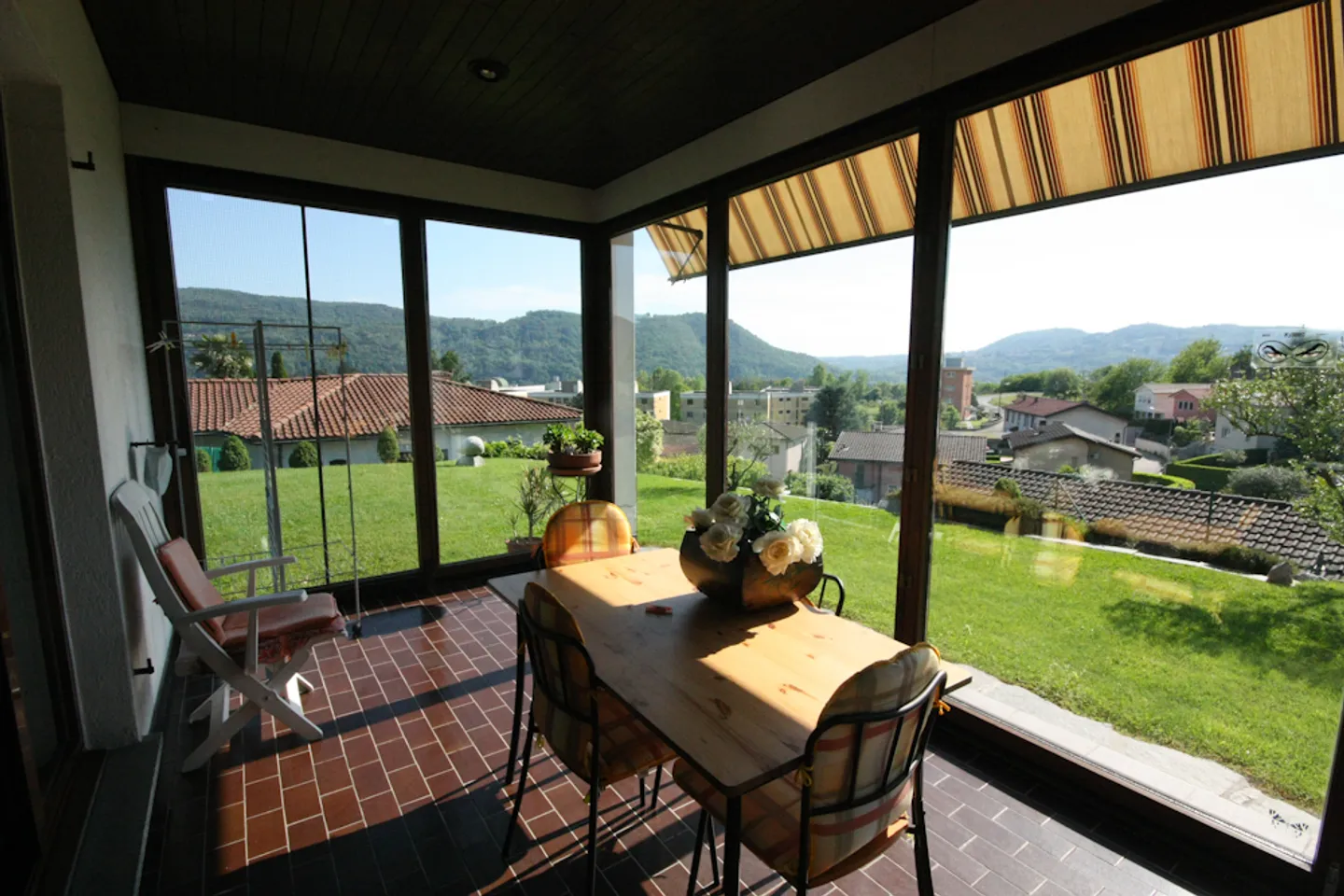Villa élégante dans un emplacement calme et ensoleillé - Photo 6 sur 10