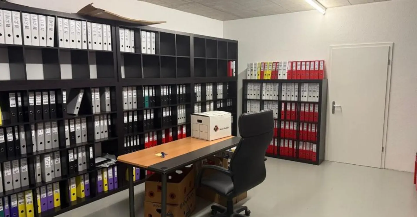 Delémont: Industrial & Administrative Building in Excellent Condition - Photo 3 of 6