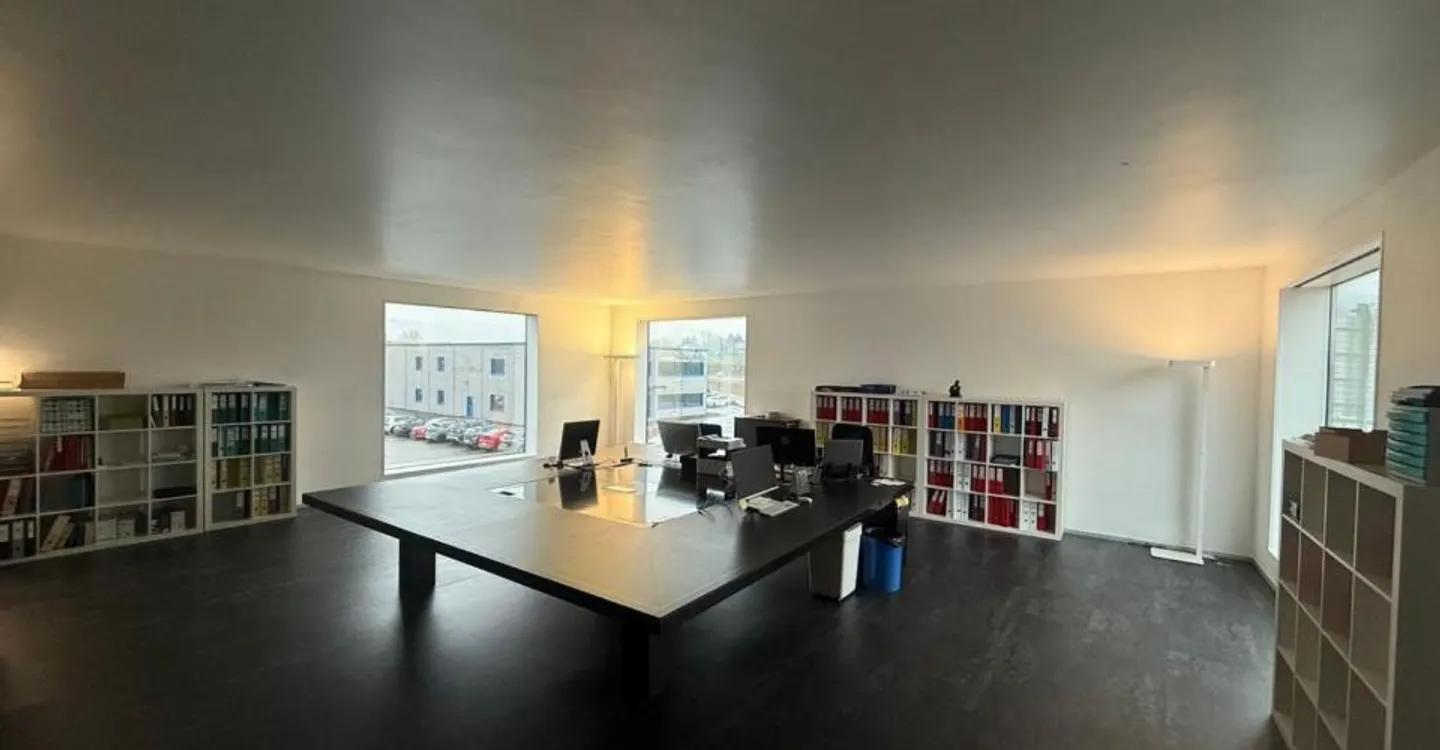Delémont: Industrial & Administrative Building in Excellent Condition - Photo 4 of 6