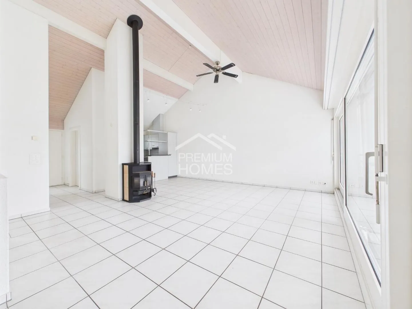 Double Happiness - Photo 2 of 9