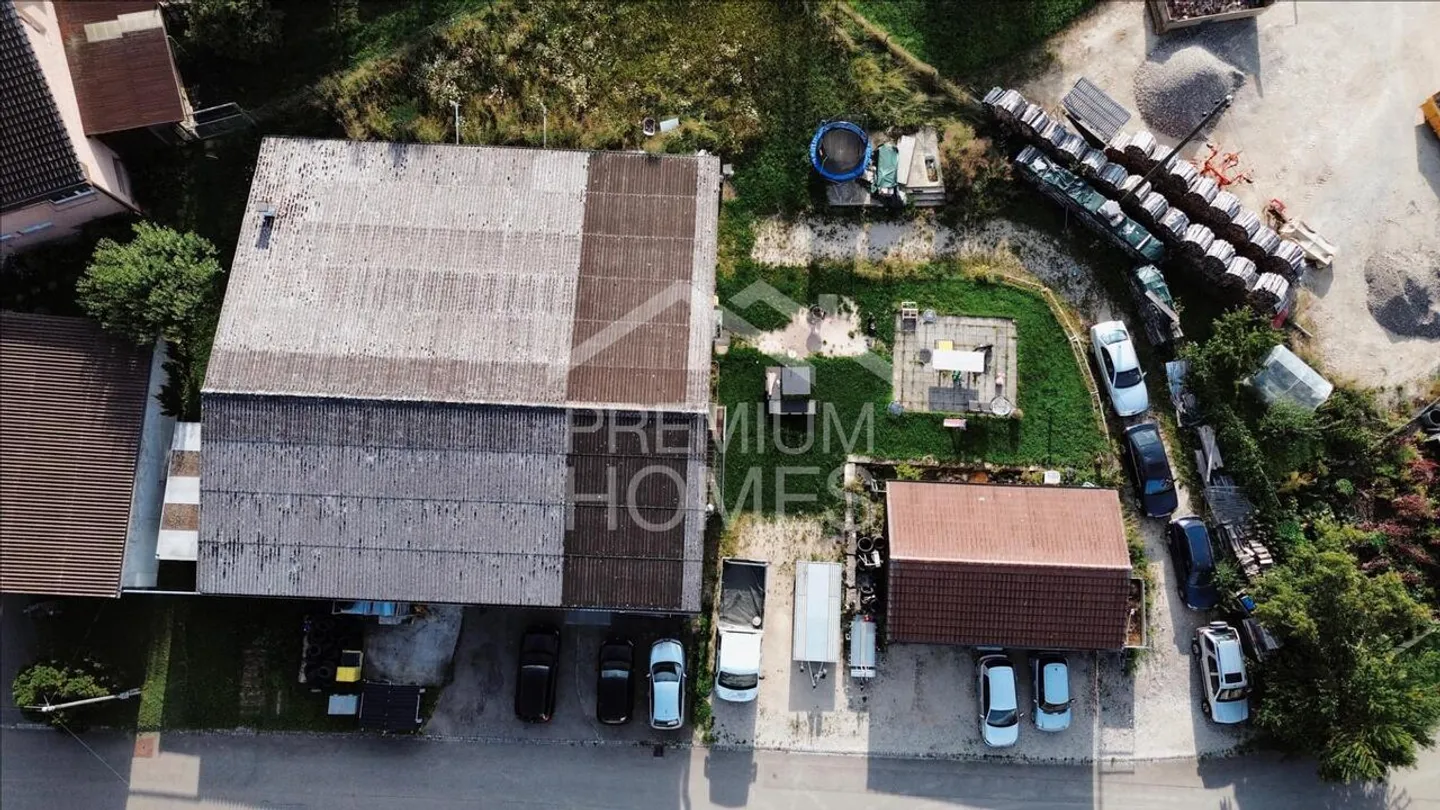 Pensa in grande - Casa unifamiliare con laboratorio, molto terreno e potenziale - Foto 2 di 9