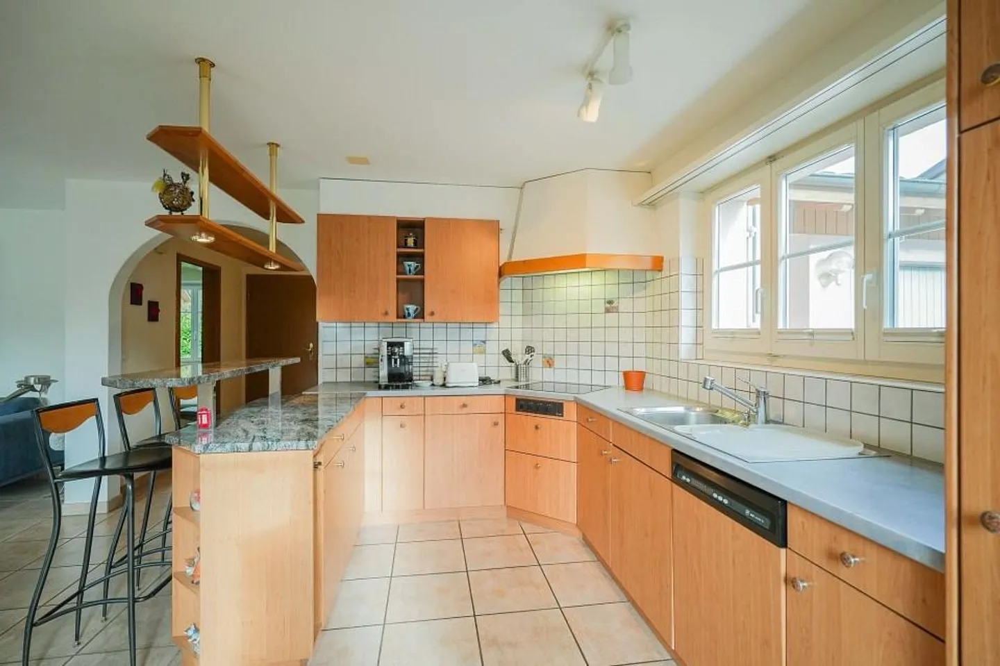 Well-maintained 5.5 room semi-detached single-family house in a quiet environment - Photo 4 of 13