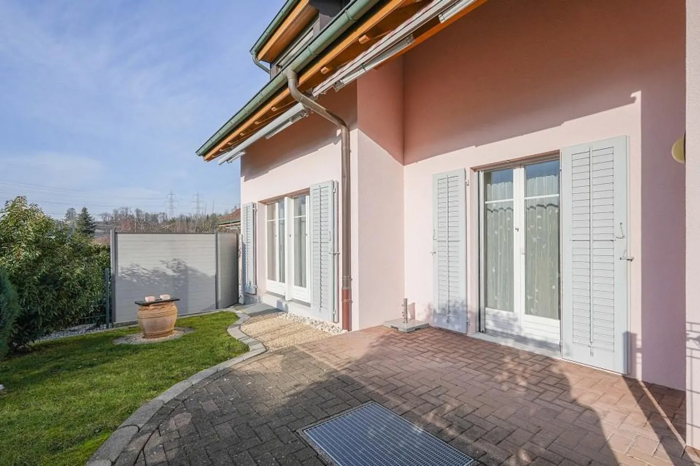 Well-maintained 5.5 room semi-detached single-family house in a quiet environment - Photo 5 of 13