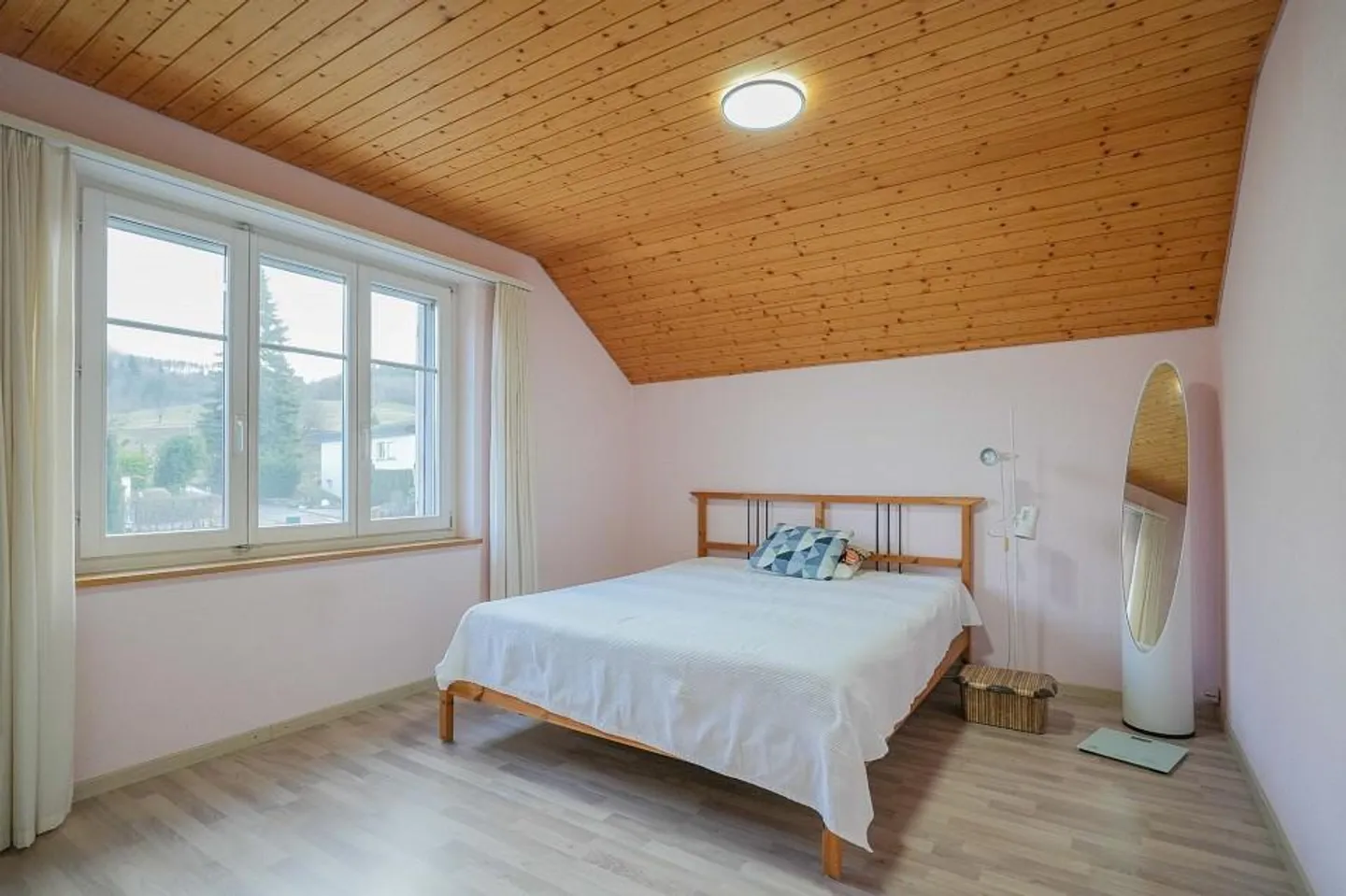 Well-maintained 5.5 room semi-detached single-family house in a quiet environment - Photo 9 of 13