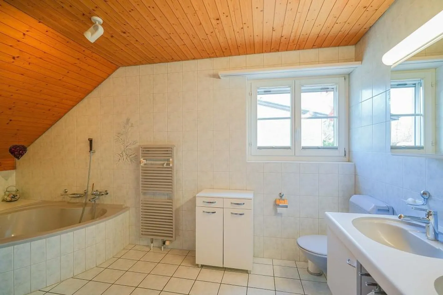 Well-maintained 5.5 room semi-detached single-family house in a quiet environment - Photo 10 of 13