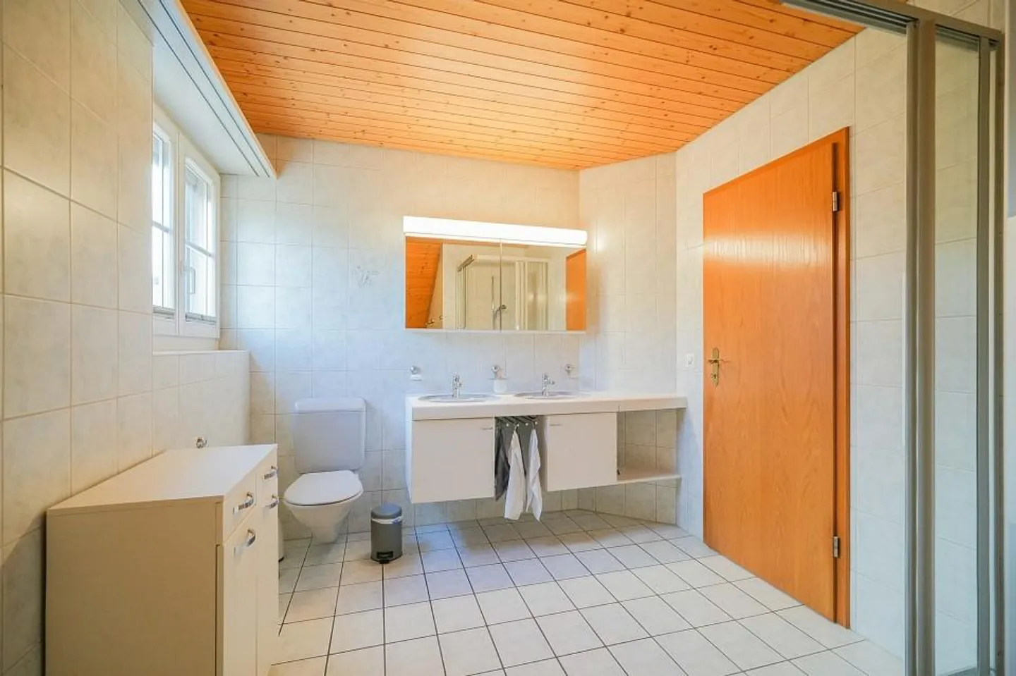 Well-maintained 5.5 room semi-detached single-family house in a quiet environment - Photo 11 of 13