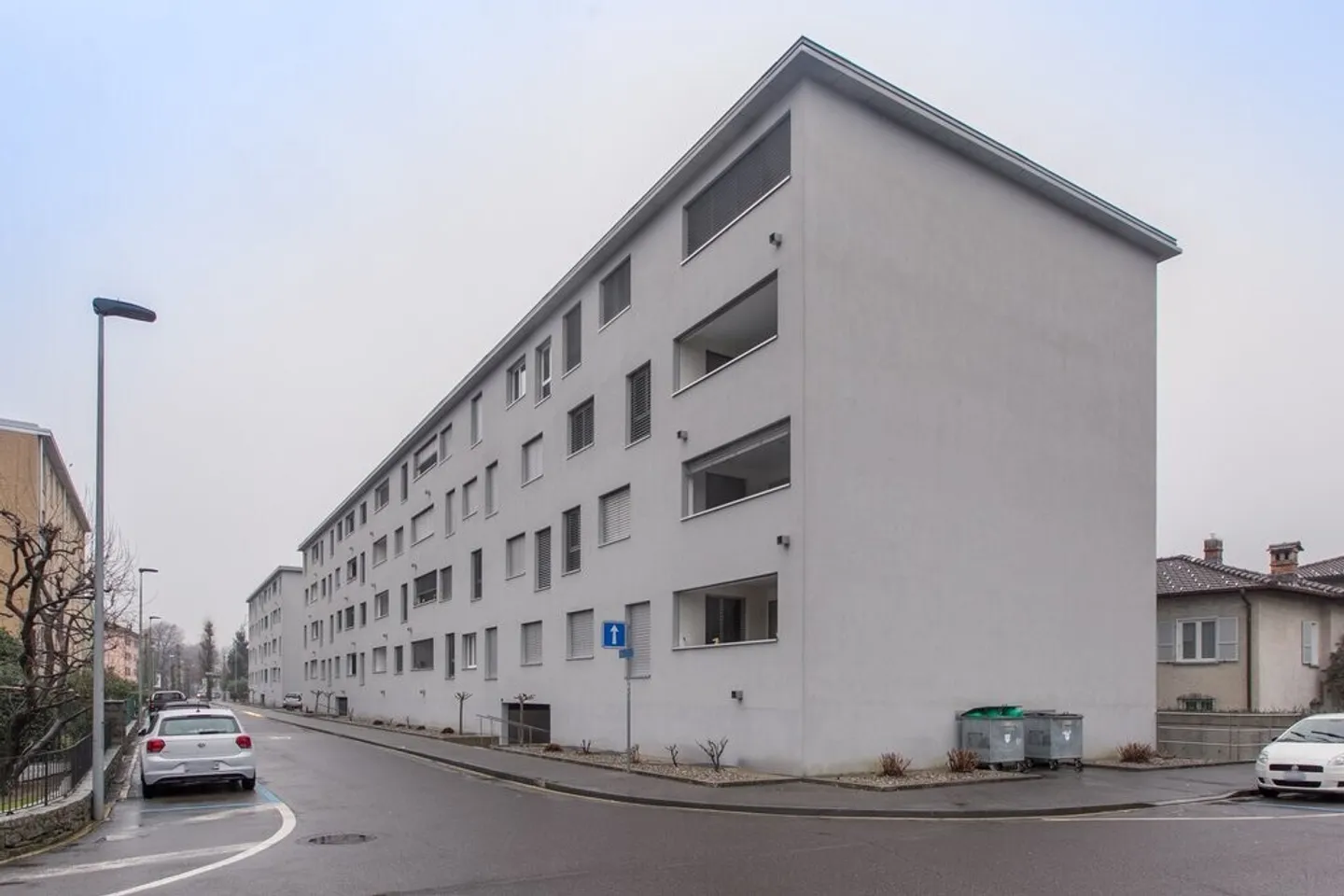 Appartamento moderno con balcone - Foto 1 di 8