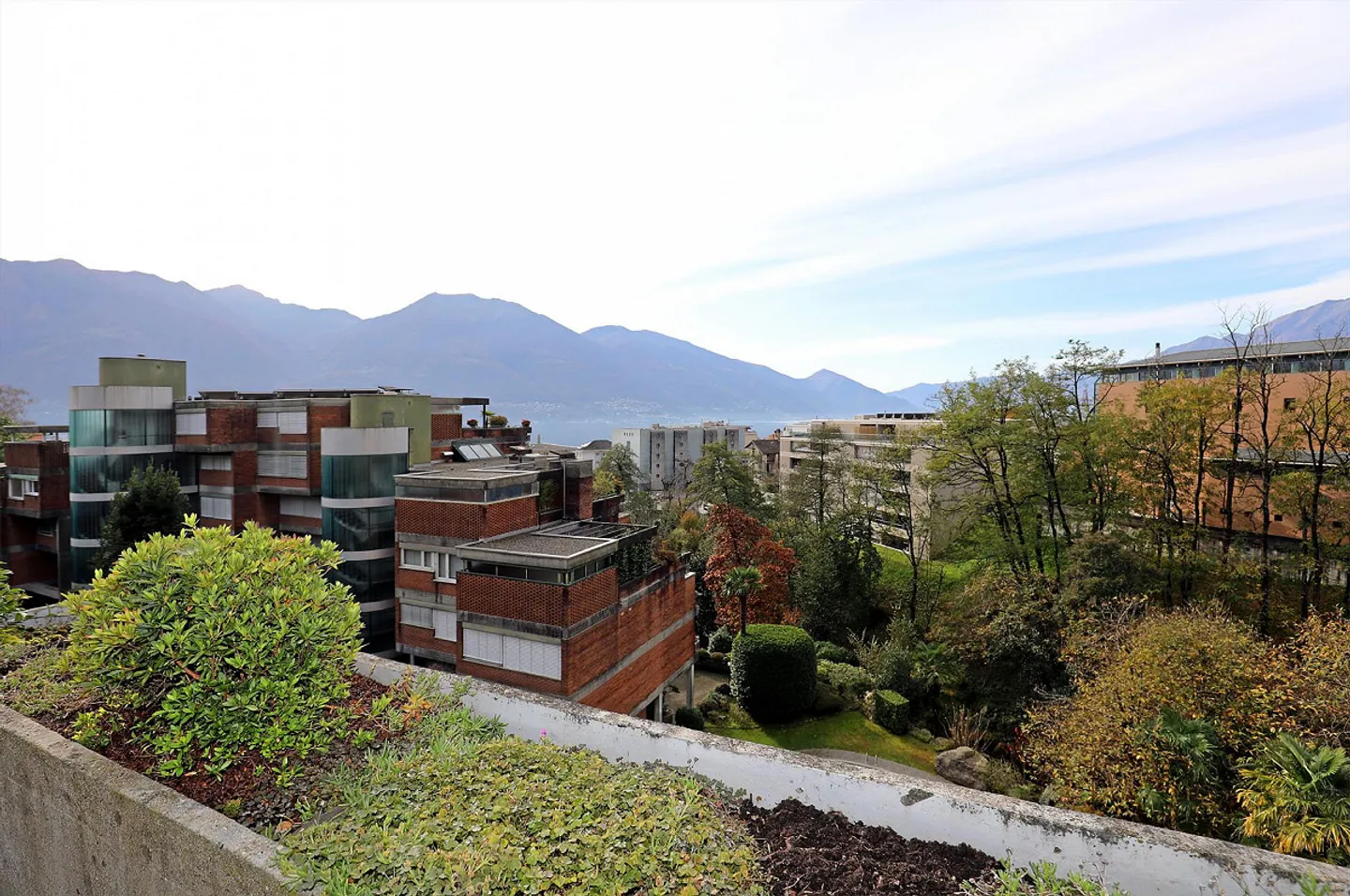Appartamento attico di 3,5 stanze, soleggiato, centrale con vista sul Lago Maggiore - Foto 4 di 19