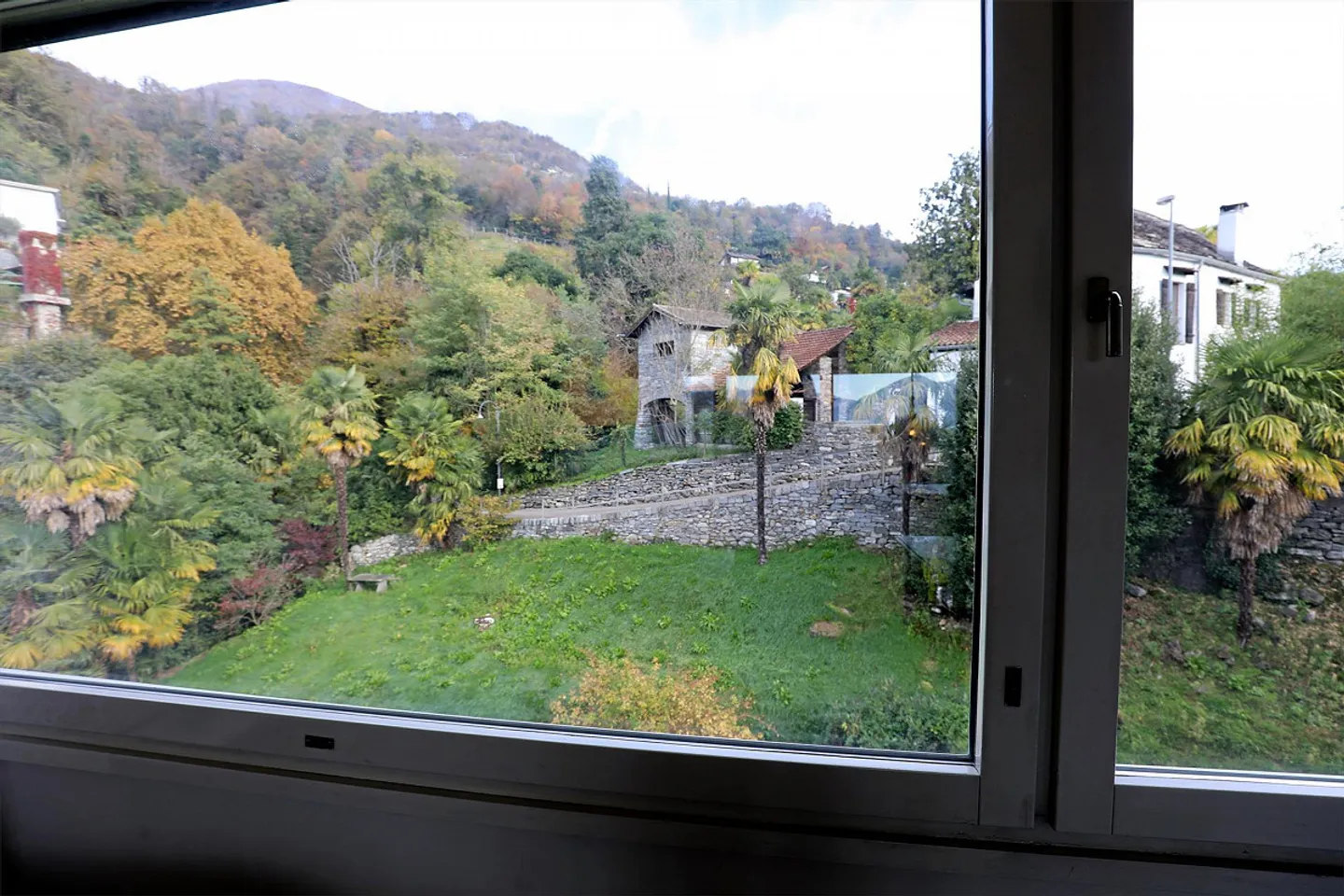 Appartamento attico di 3,5 stanze, soleggiato, centrale con vista sul Lago Maggiore - Foto 12 di 19