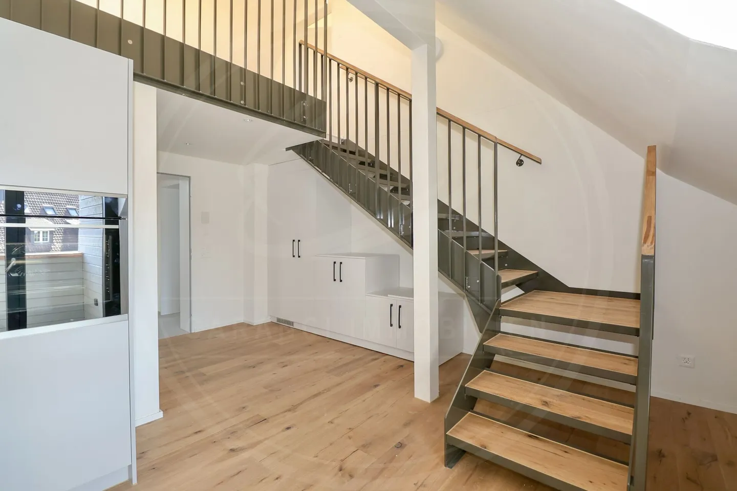 Modern Living on Two Levels - 2.5-Room Maisonette Apartment with Charm - Photo 4 of 12