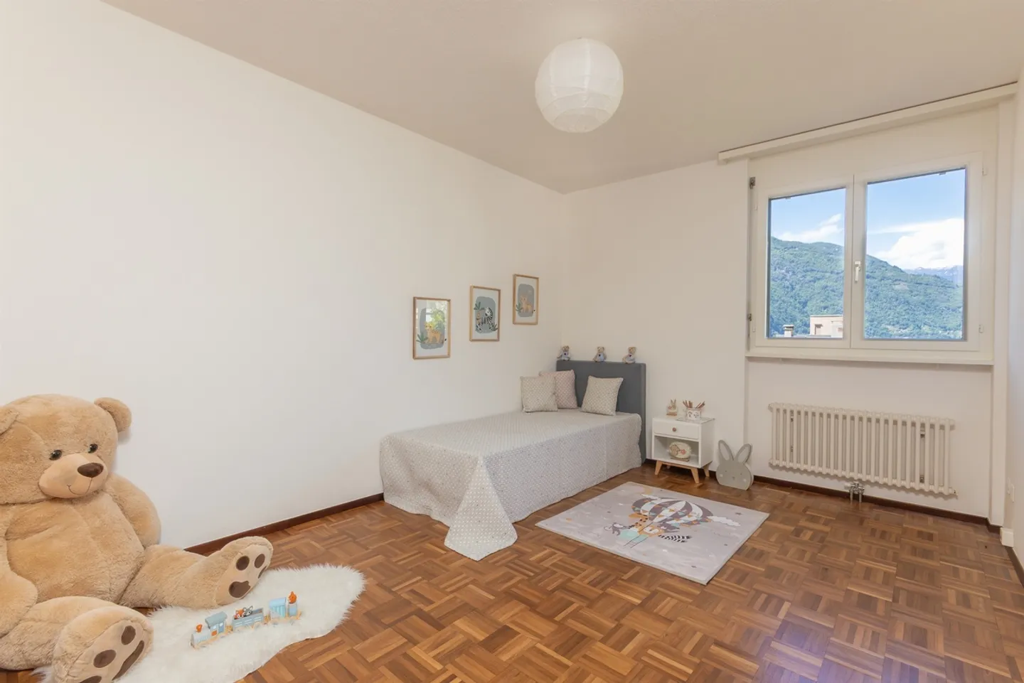 Spacious penthouse with fireplace and panoramic terrace in Giubiasco - Photo 7 of 13
