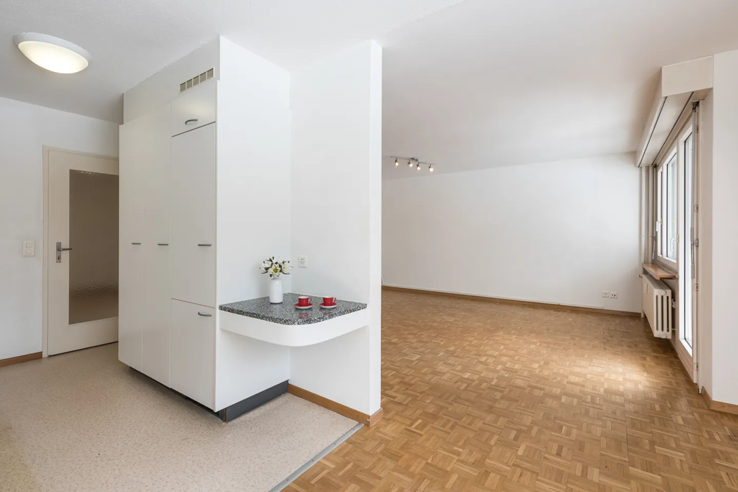 Apartment for rent - Photo 2 of 3