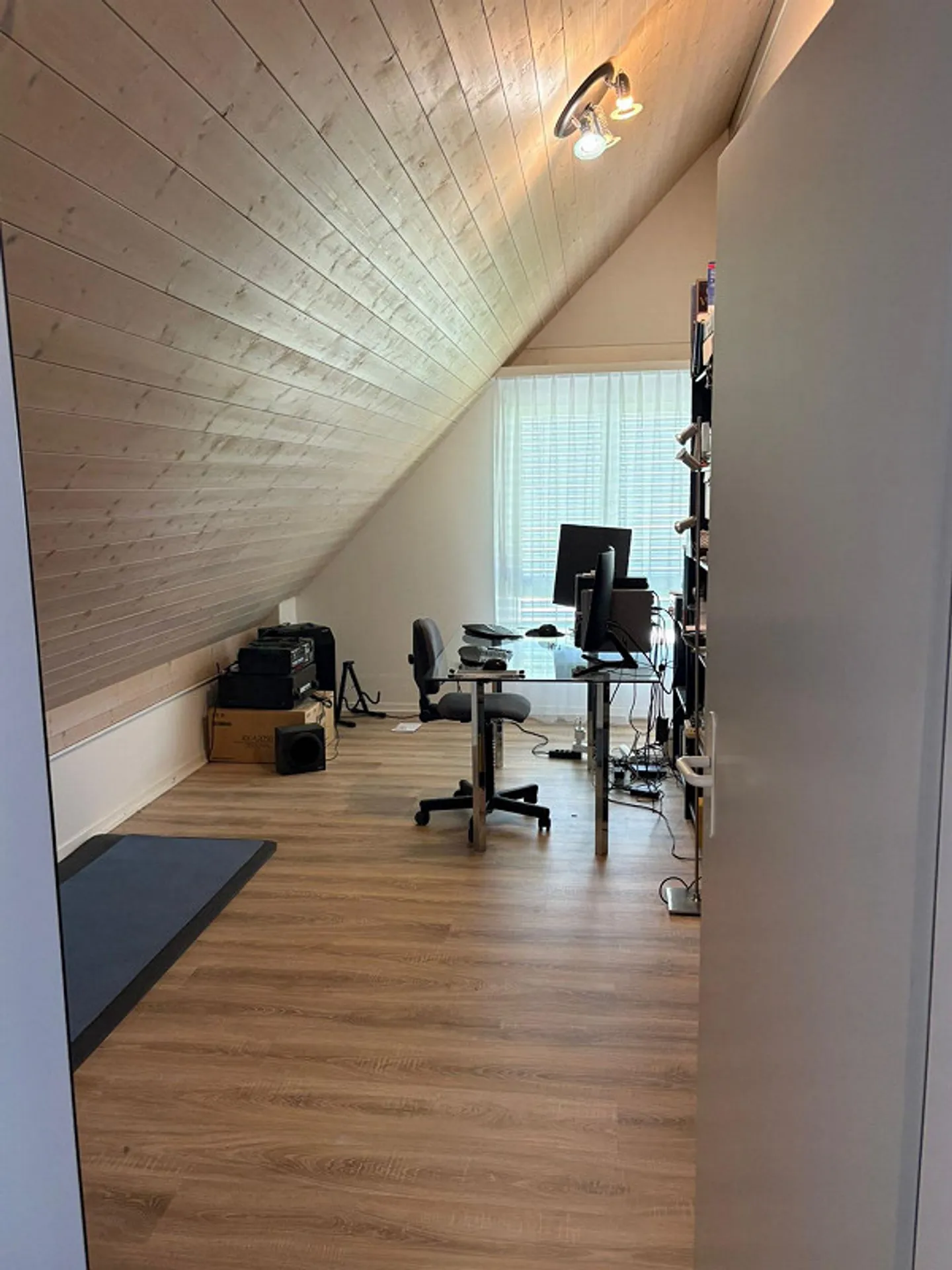 Well-maintained 5.5-room maisonette apartment with lake view - Photo 13 of 17