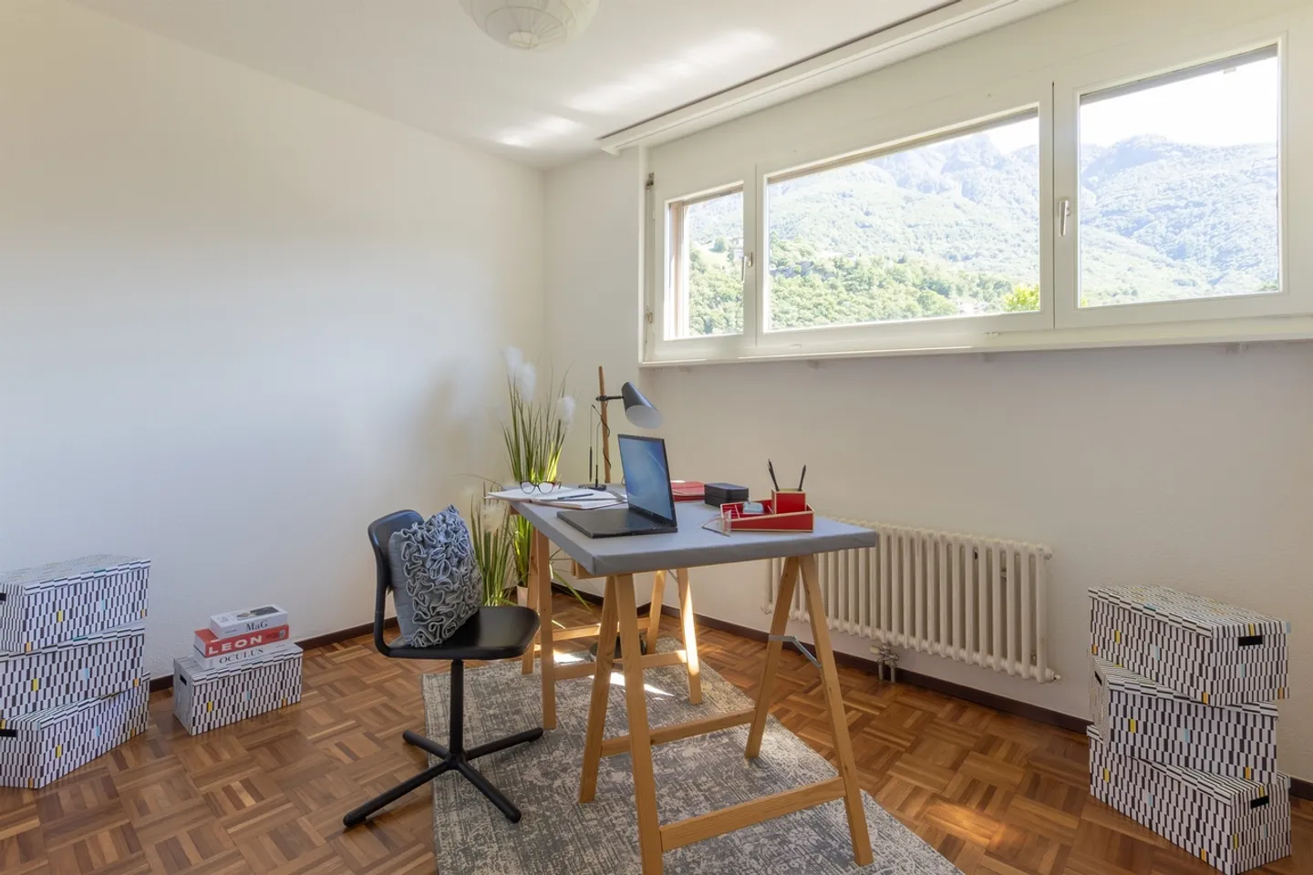 Spacious penthouse with fireplace and panoramic terrace in Giubiasco - Photo 10 of 13