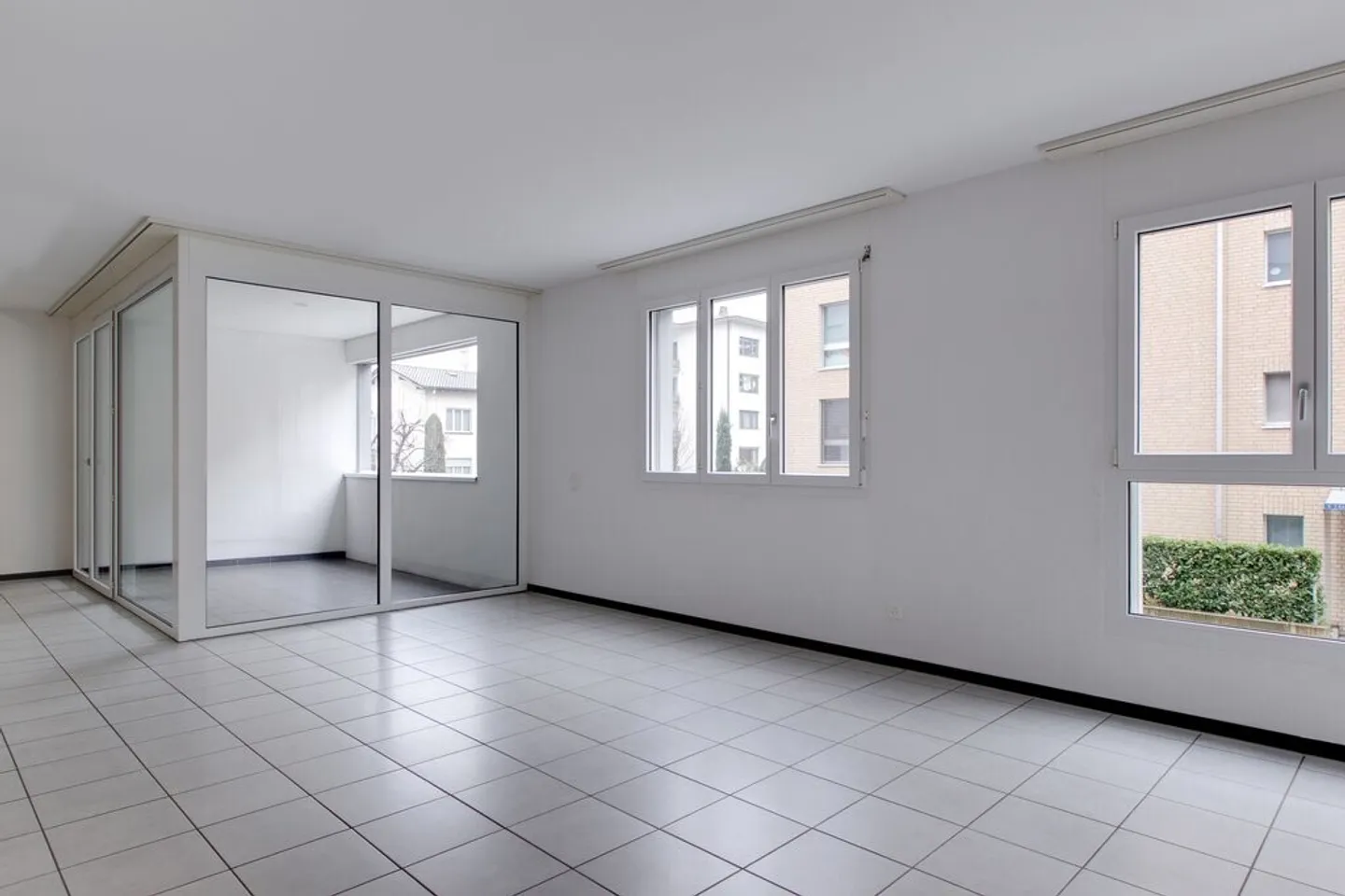 Appartamento moderno con balcone - Foto 6 di 8