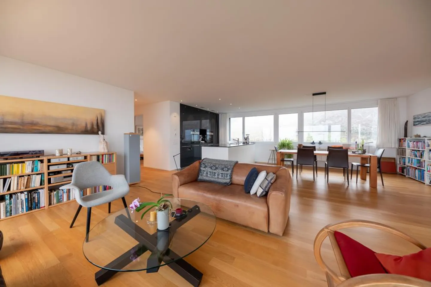 Dreamlike panoramic lake view meets modern living ambiance - Photo 2 of 8