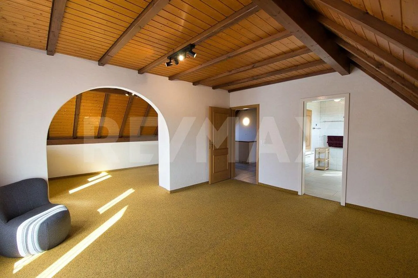 Ampia casa unifamiliare in posizione tranquilla in collina - Ideale per famiglie - Foto 10 di 13