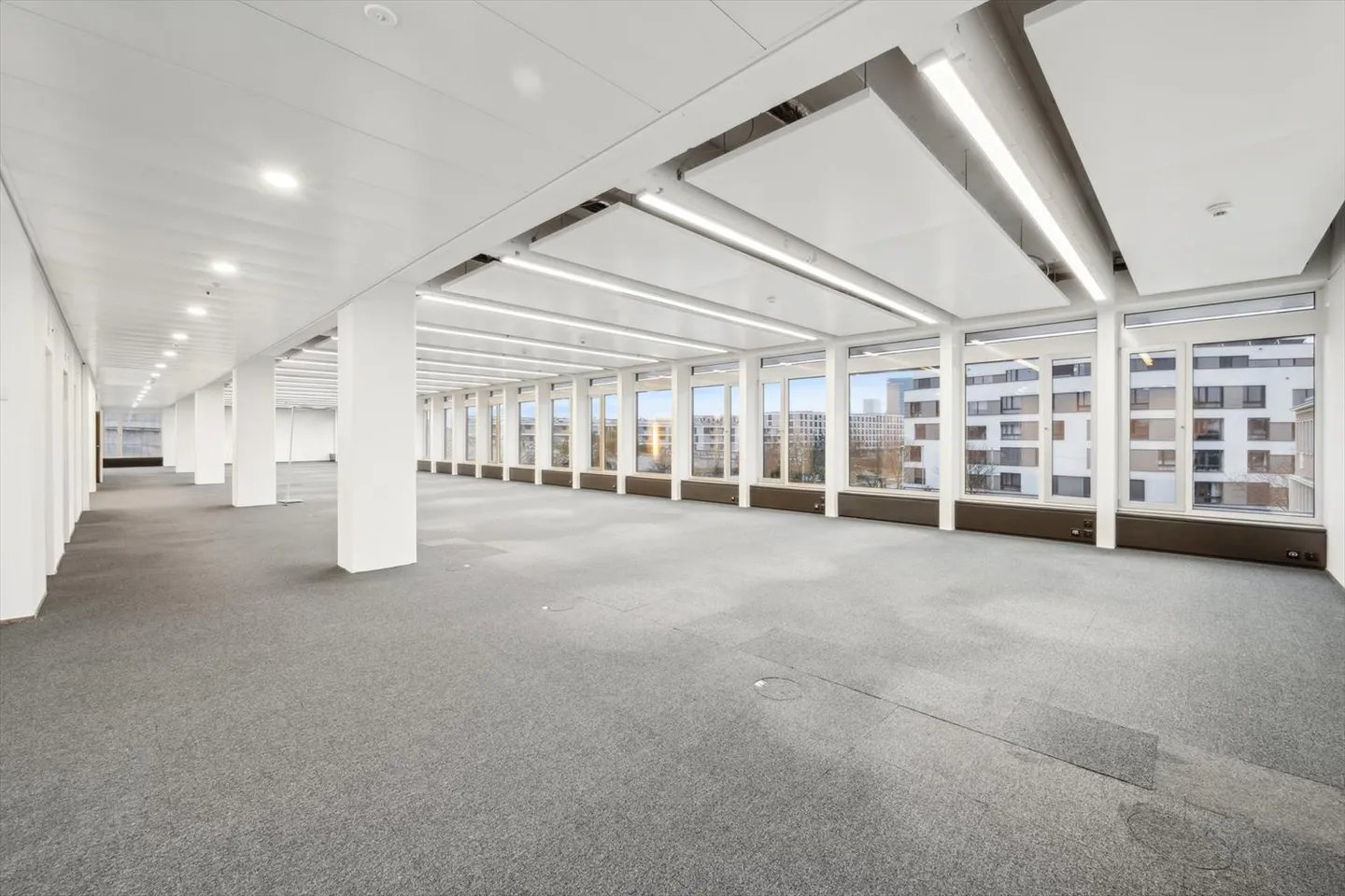 Spazi per uffici moderni e innovativi in un edificio attraente - Foto 2 di 8