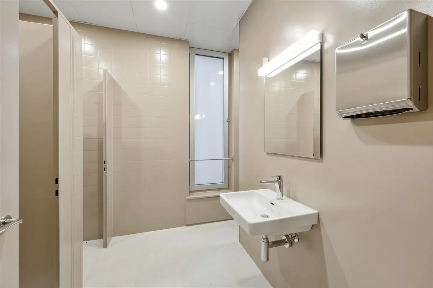 Spazi per uffici moderni e innovativi in un edificio attraente - Foto 7 di 8