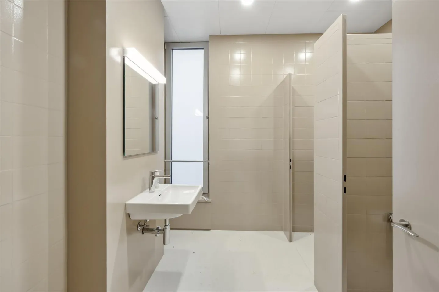 Spazi per uffici moderni e innovativi in un edificio attraente - Foto 8 di 8
