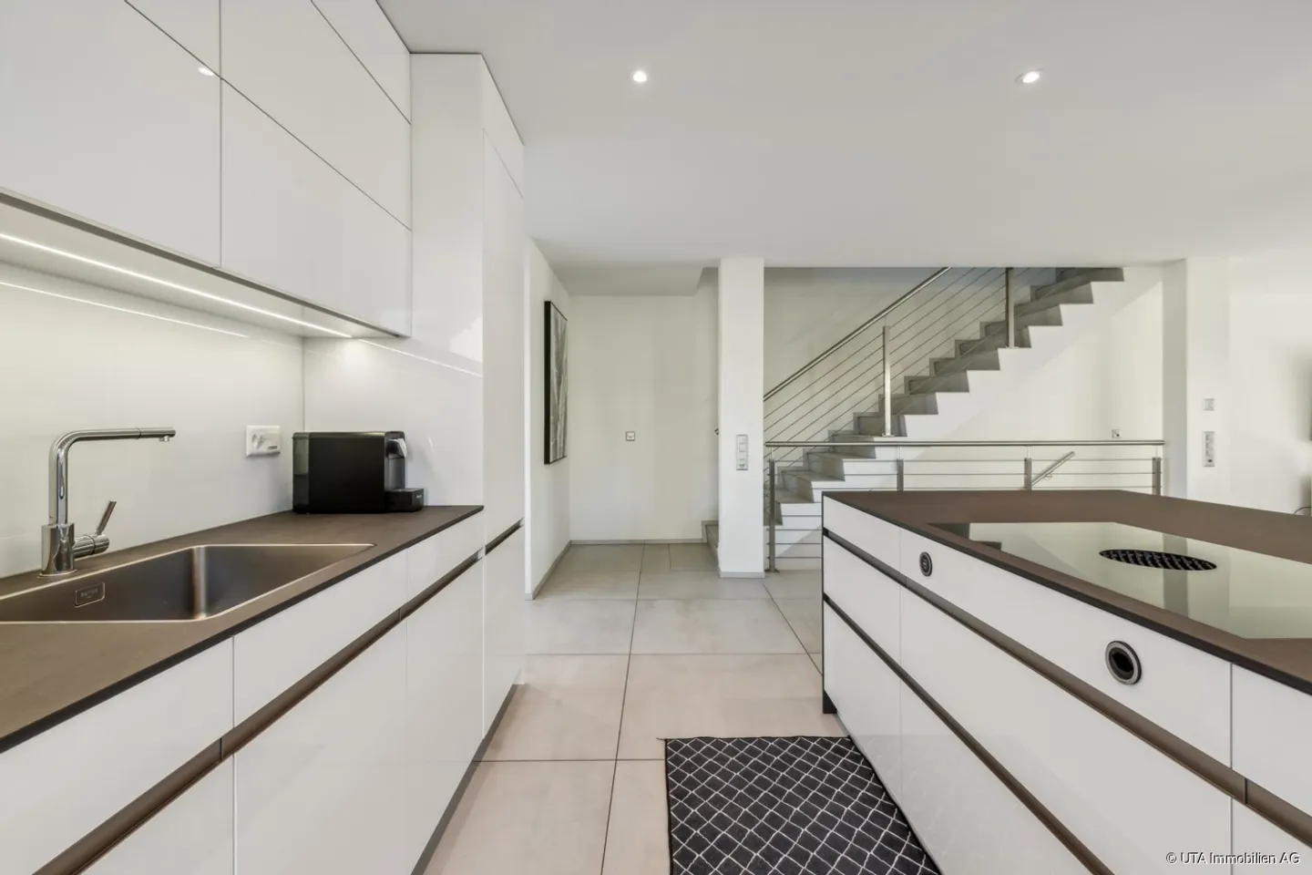 Exclusive Dream House in the Green - Photo 2 of 13