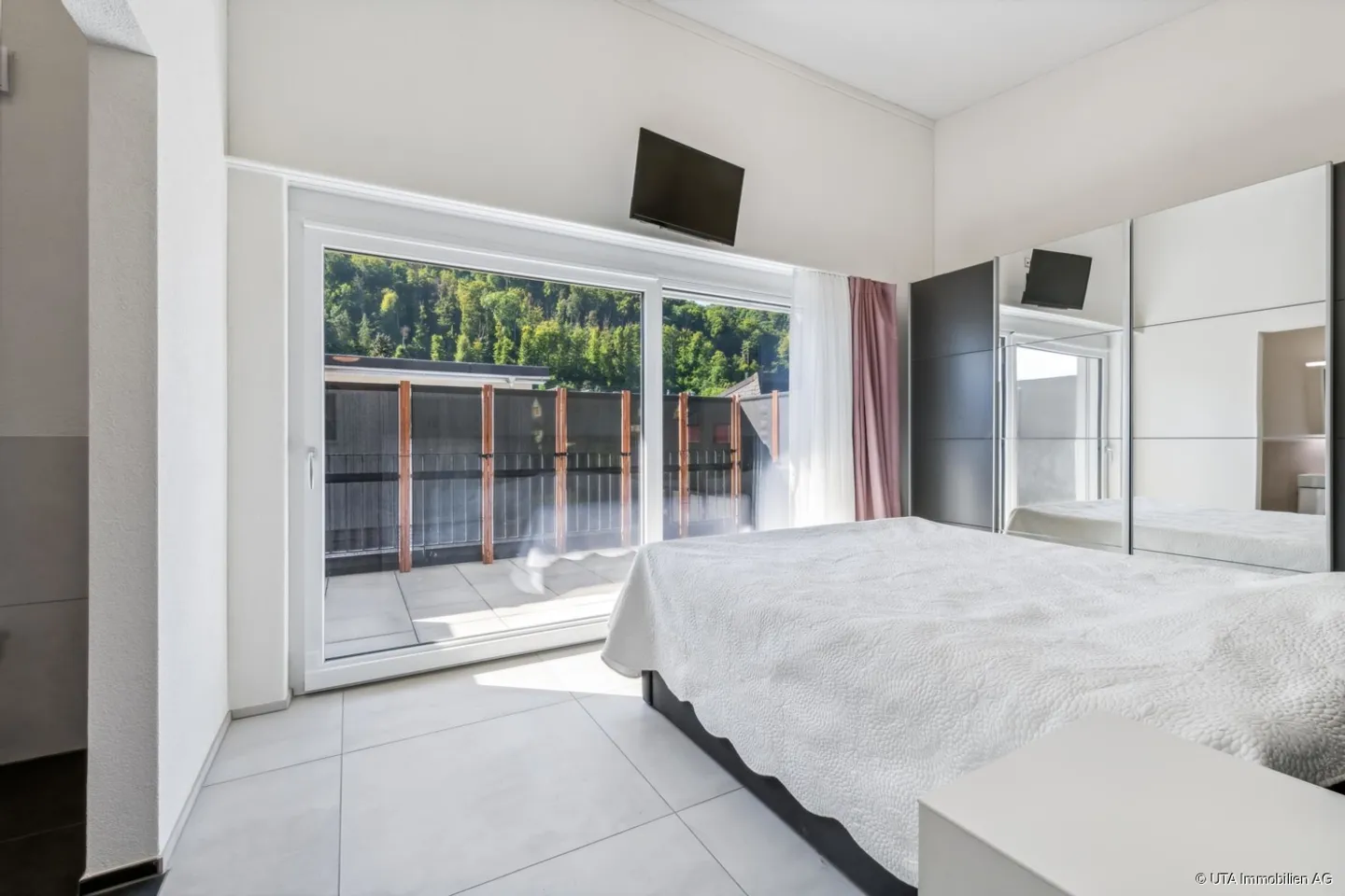 Exclusive Dream House in the Green - Photo 7 of 13