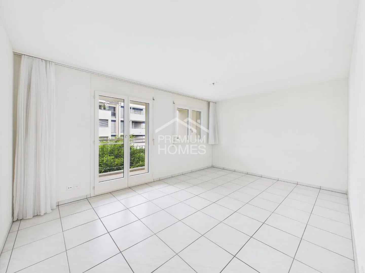 Double Happiness - Photo 6 of 9