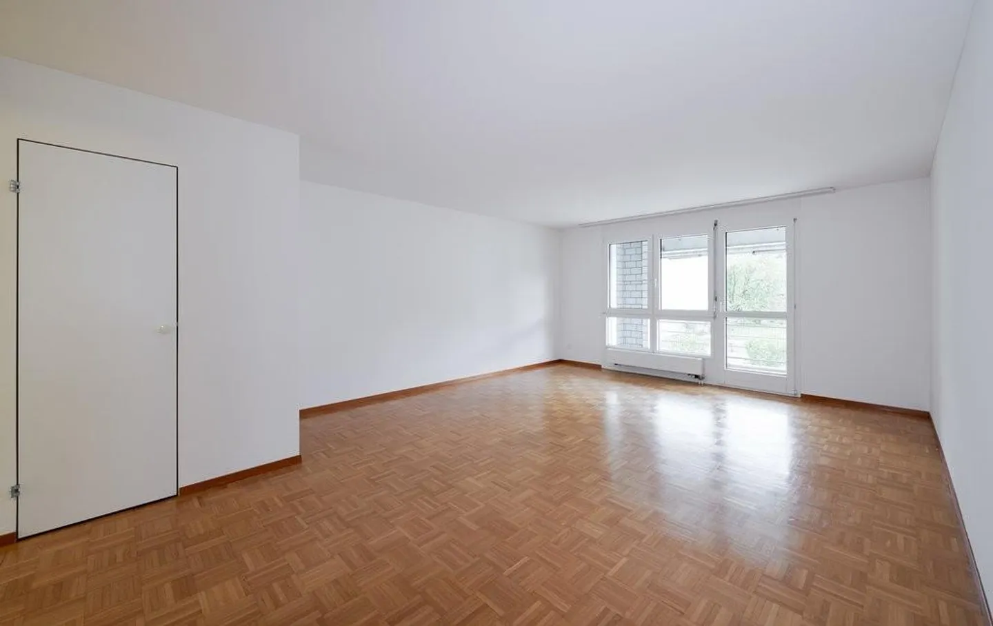 Appartamento con giardino e area salotto - Foto 4 di 10