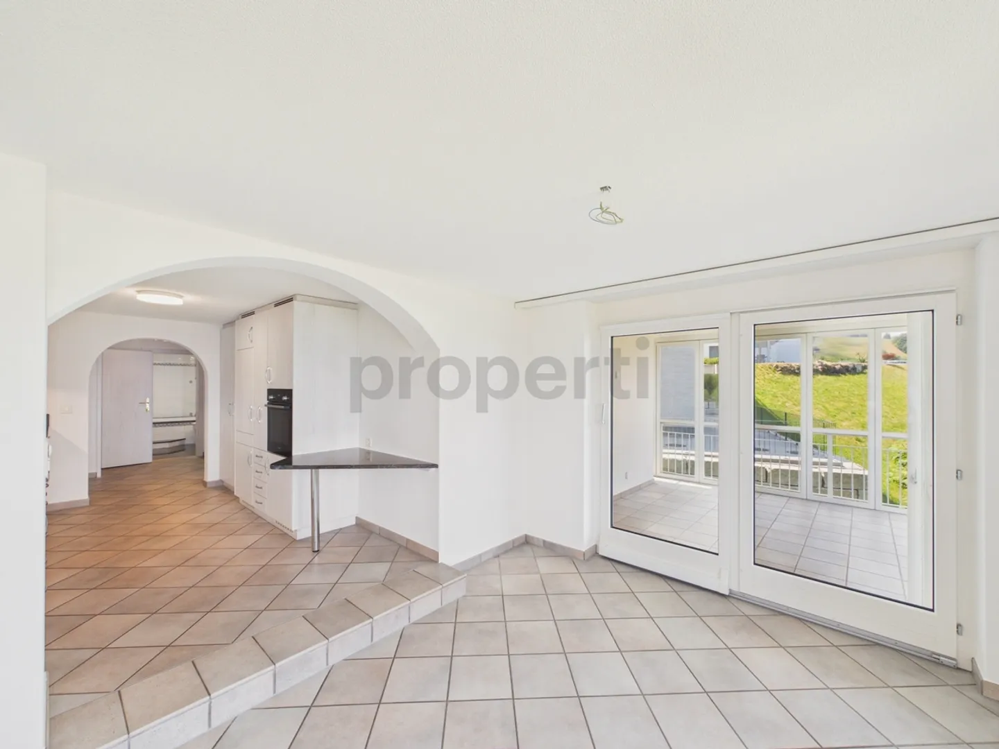 Hoch über dem Zürichsee mit unverbaubarem Seeblick - Foto 2 von 13