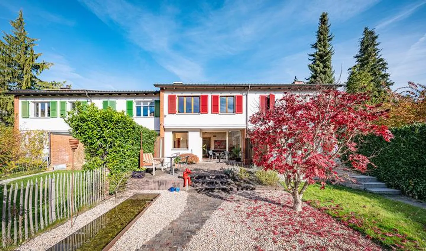 Stepped house for sale - Photo 1 of 8