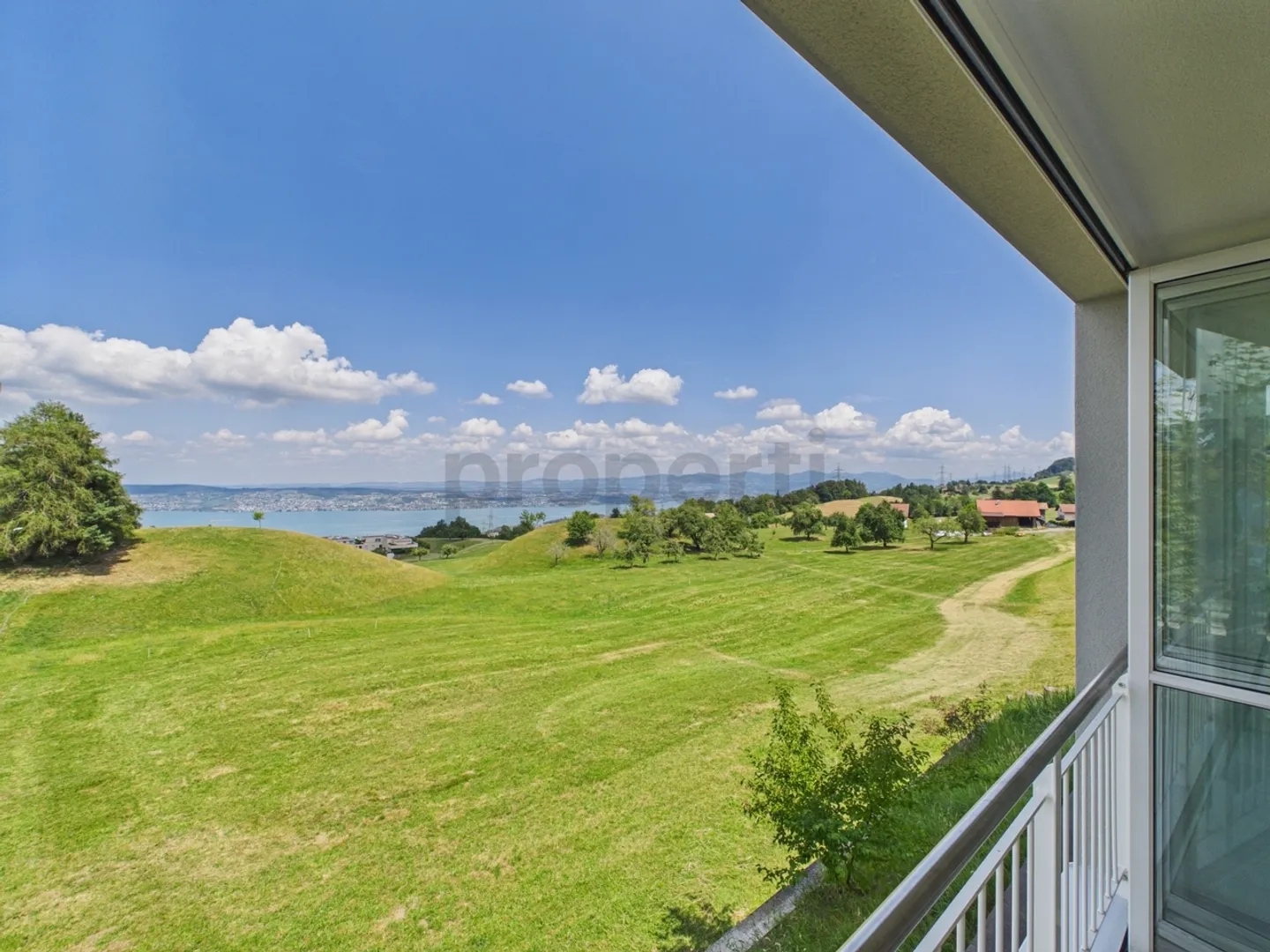 Hoch über dem Zürichsee mit unverbaubarem Seeblick - Foto 9 von 13