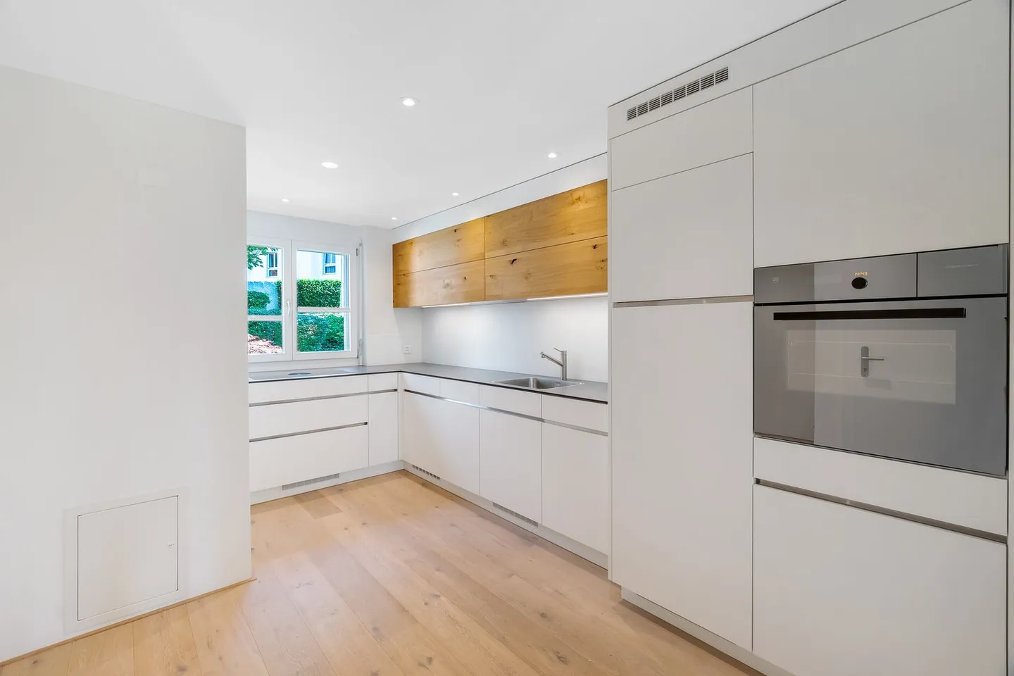 Maison familiale moderne avec beaucoup de verdure, de calme et de lumière - Photo 3 sur 13