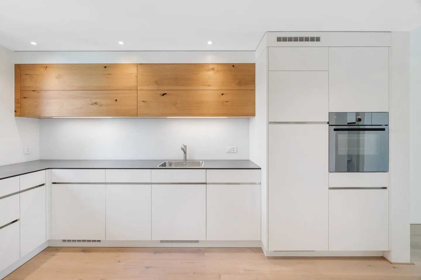 Maison familiale moderne avec beaucoup de verdure, de calme et de lumière - Photo 4 sur 13