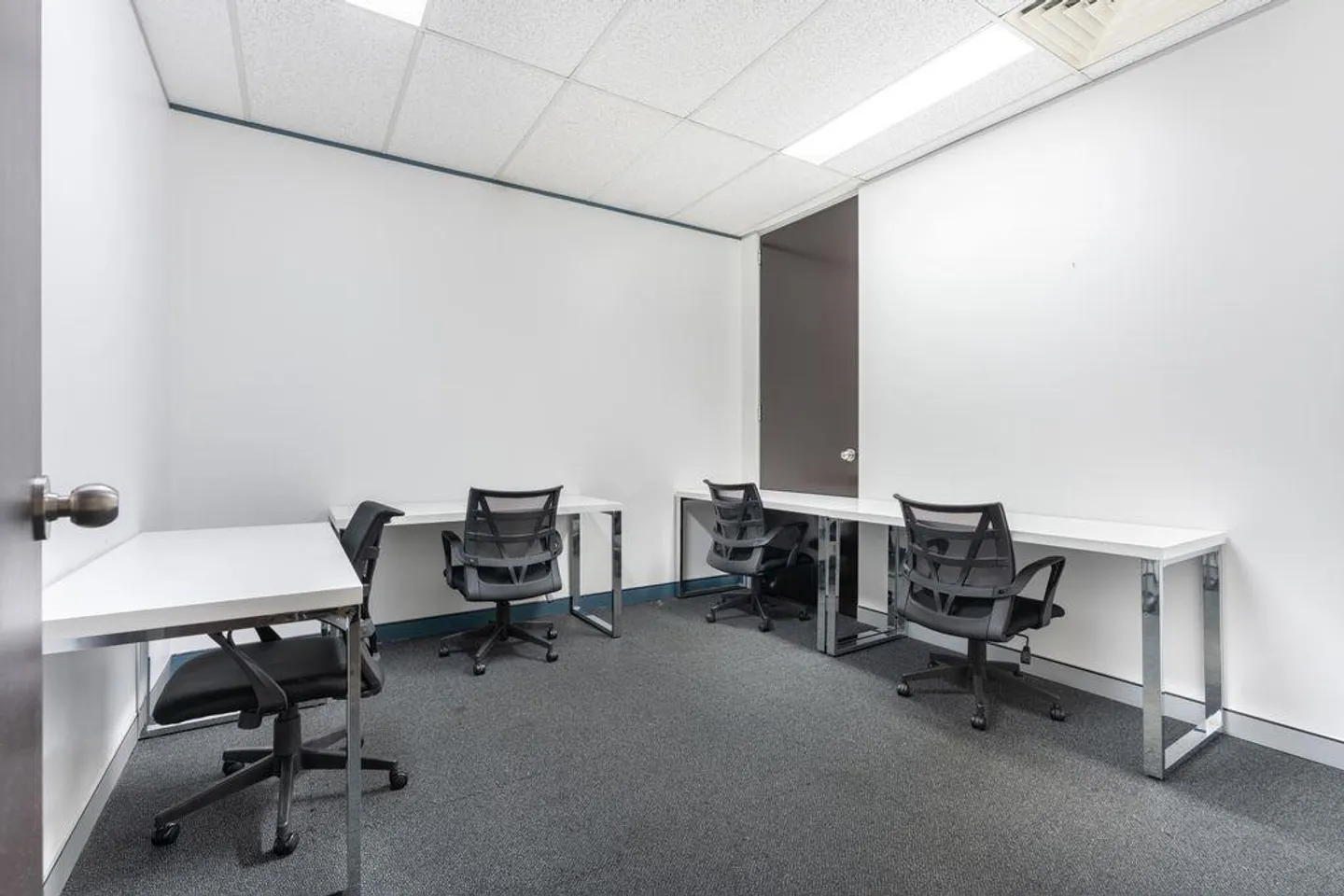 Private office space for 20 in Regus Spoom Kriens - Photo 3 of 8