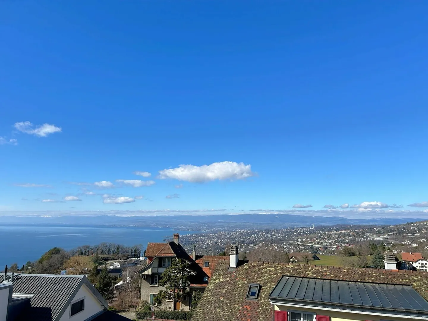 Large house with a splendid view of the Lake and the Alps - Photo 1 of 18