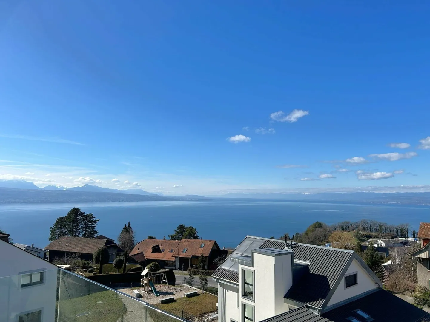 Large house with a splendid view of the Lake and the Alps - Photo 2 of 18