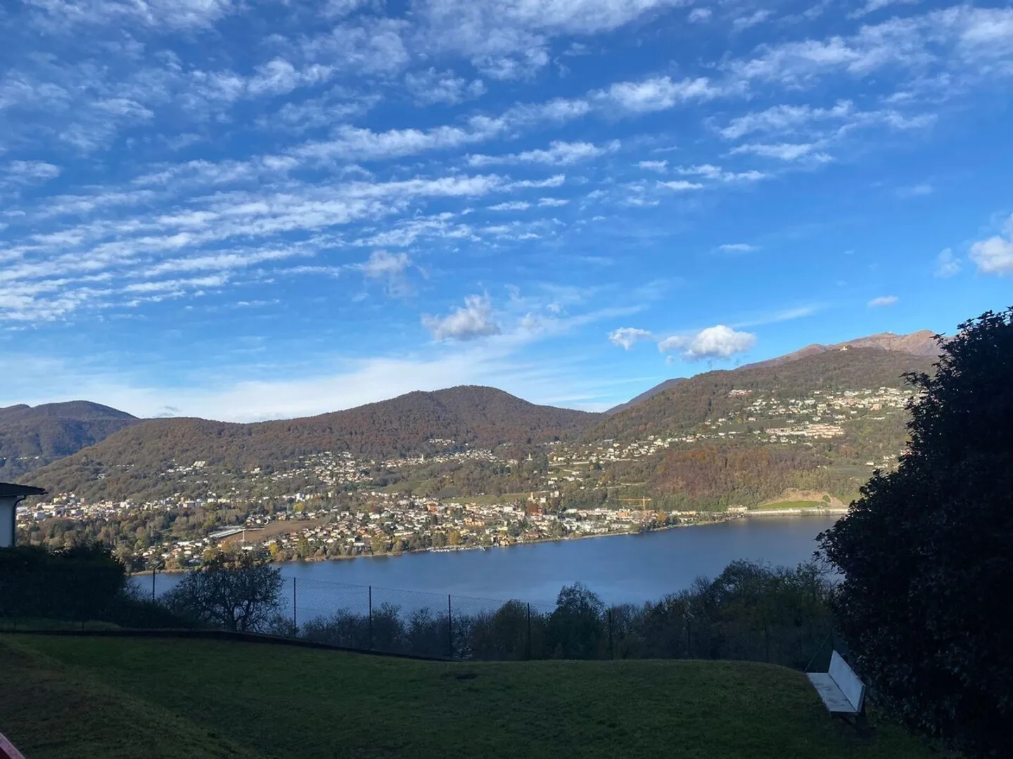 Maison Rustique à Rénover dans un Emplacement Très Calme avec Vue sur le Lac - Photo 13 sur 13