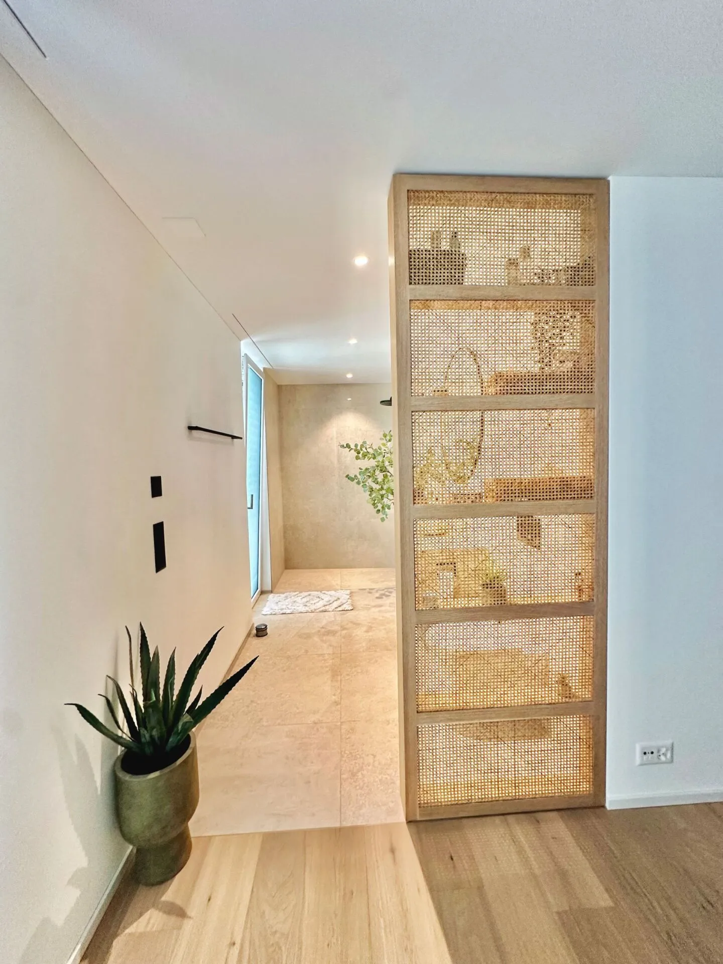 Exclusive 4.5-room condominium - Light, style, and living comfort at the highest level - Photo 11 of 15