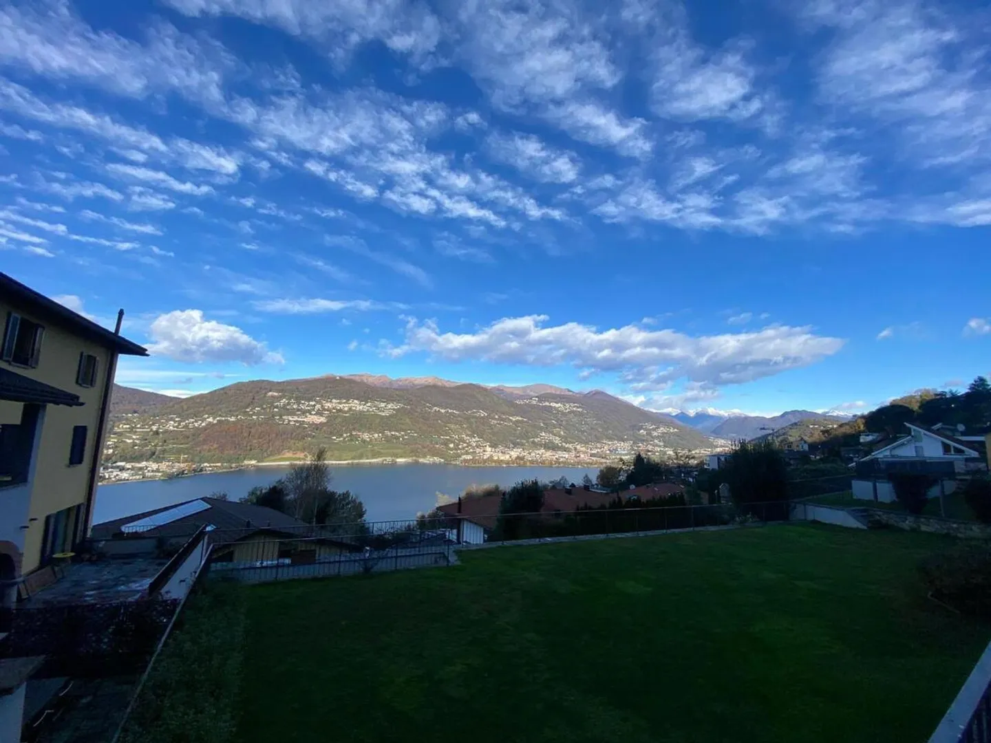 Maison Rustique à Rénover dans un Emplacement Très Calme avec Vue sur le Lac - Photo 12 sur 13