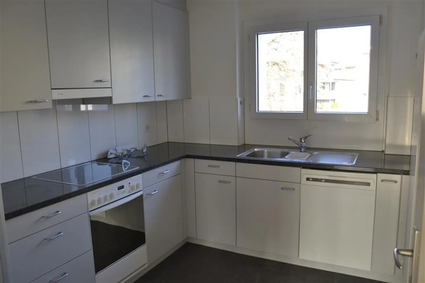 Appartamento 2.5 stanze tranquillo e centrale a Baar - Foto 3 di 7